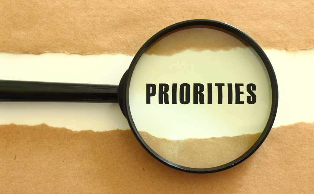 magnifying glass, priorities, priority